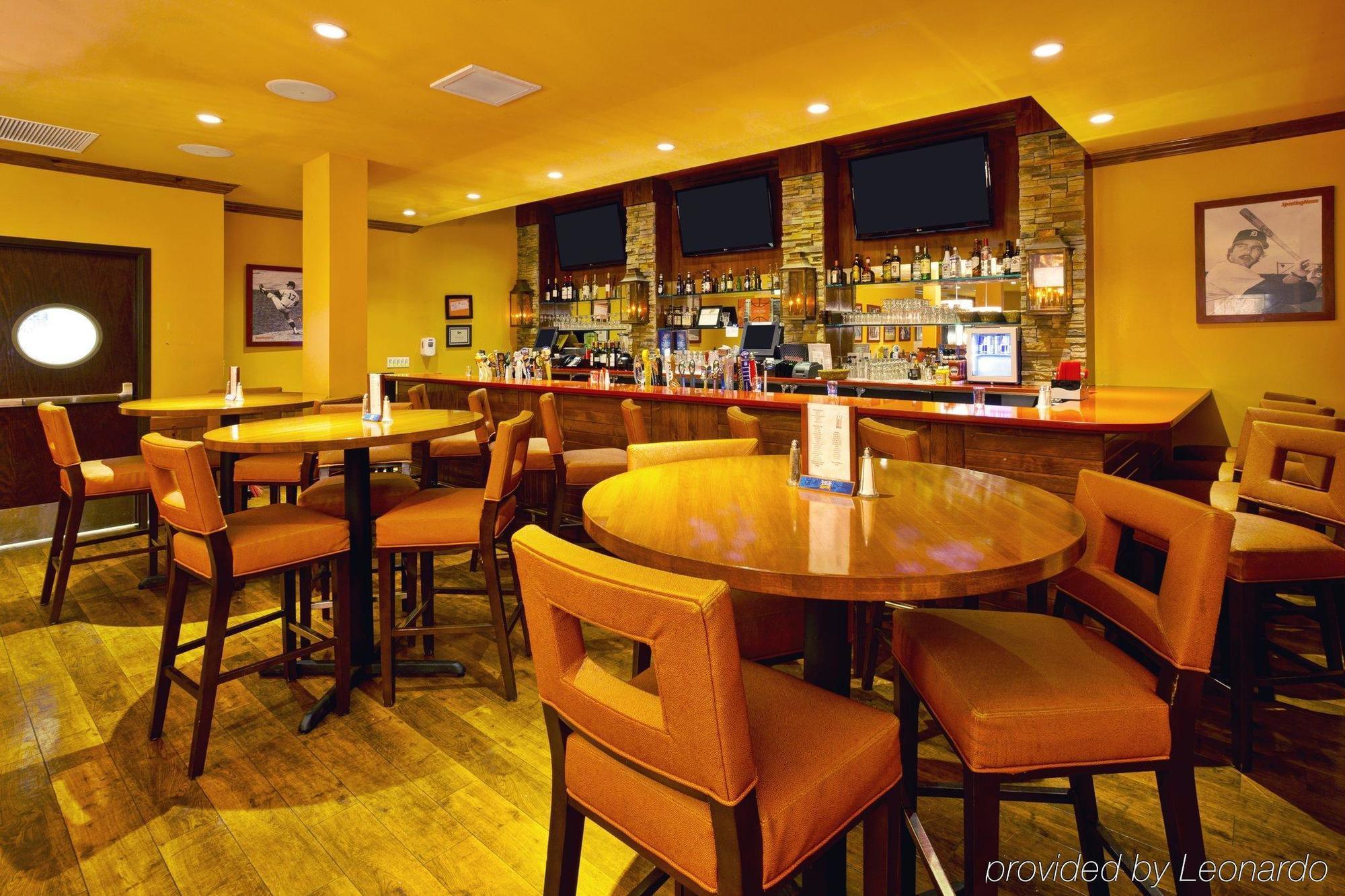 Holiday Inn Detroit Metro Airport By Ihg Romulus Exterior photo